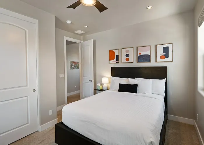 Villa Pinnacle Pines Forest Views Modern With Ev Charger Direct Trail Access *